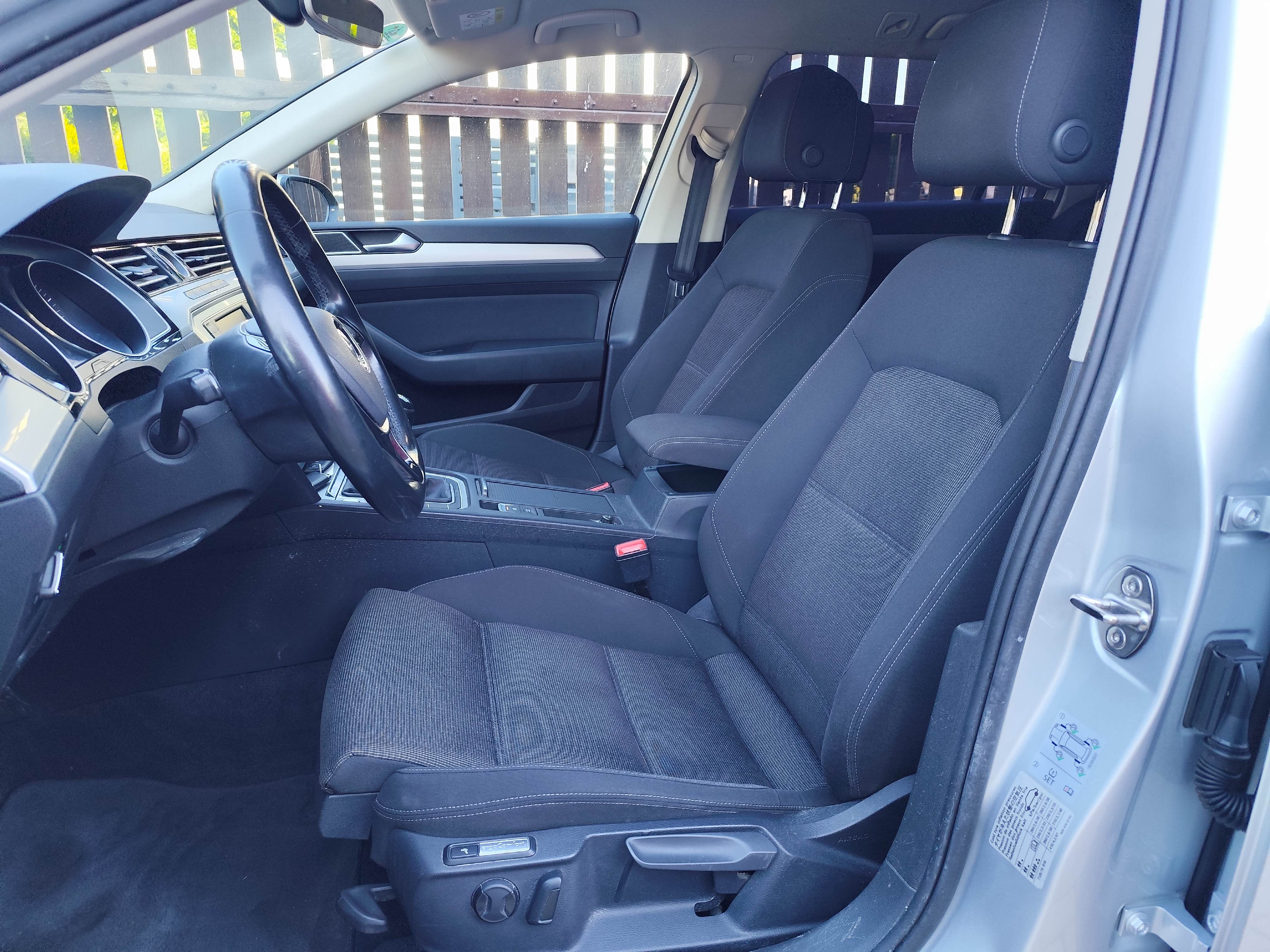 Volkswagen Passat 2.0 TDI COMFORTLINE - zdjęcie 2