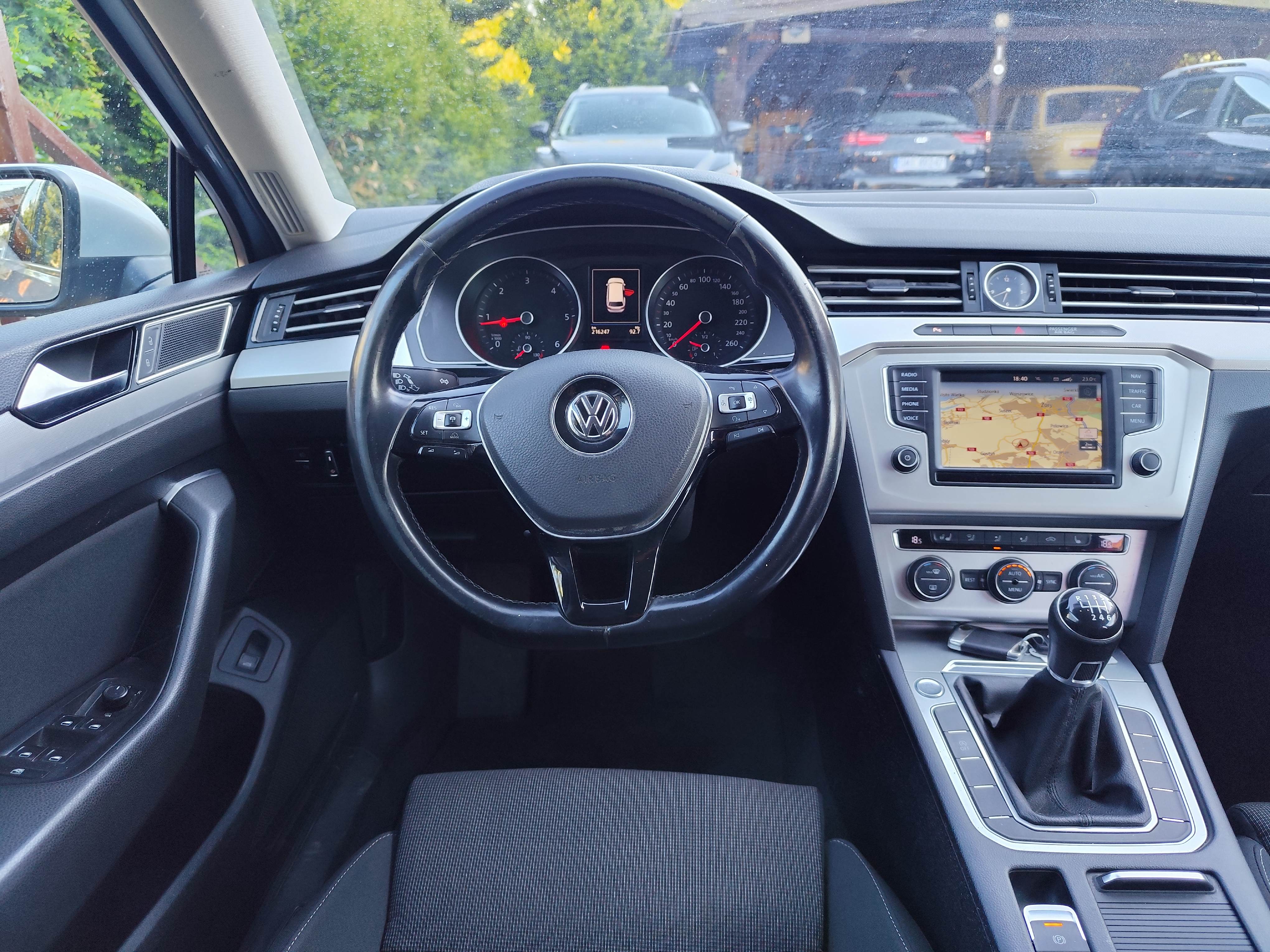 Volkswagen Passat 2.0 TDI COMFORTLINE - zdjęcie 4