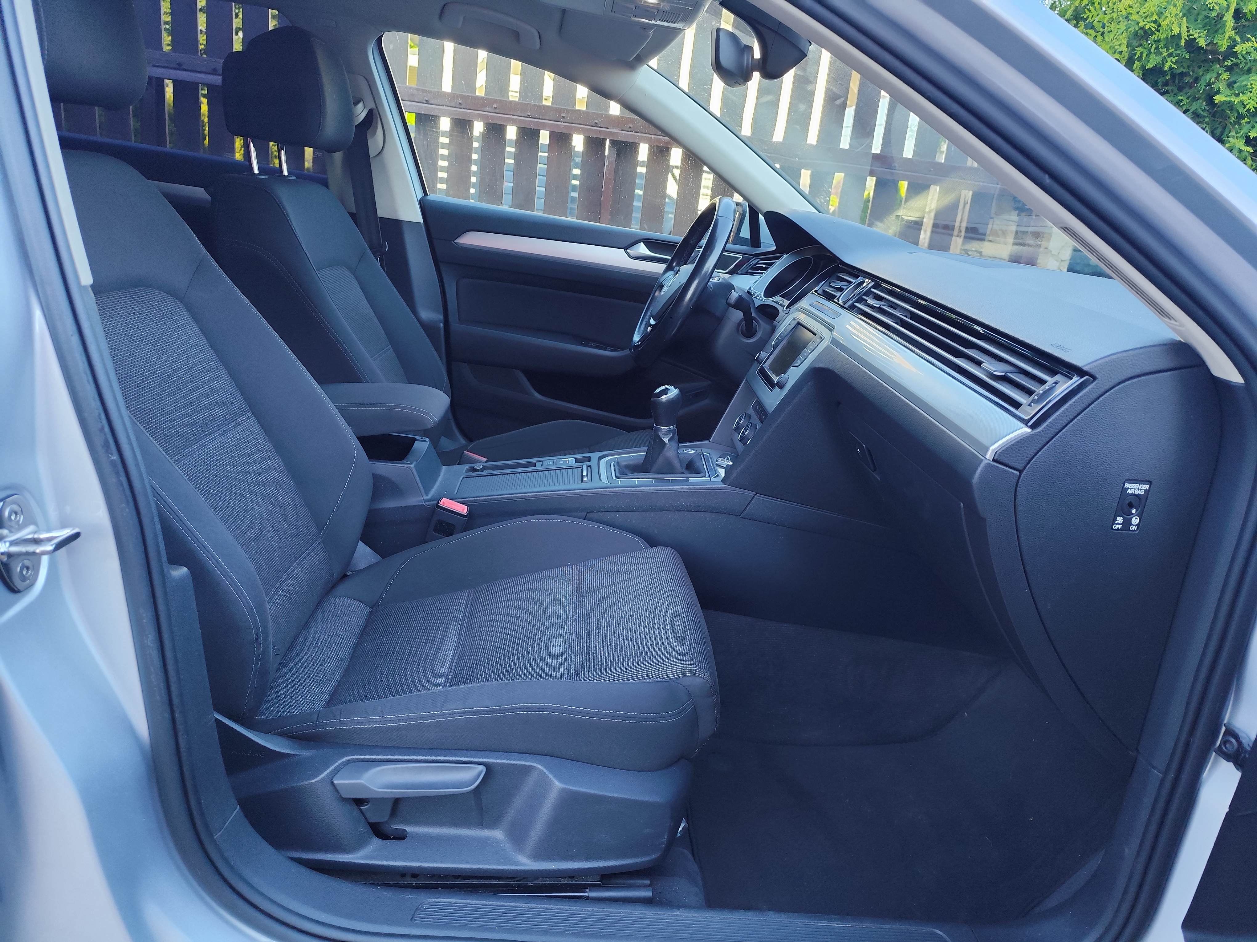 Volkswagen Passat 2.0 TDI COMFORTLINE - zdjęcie 6
