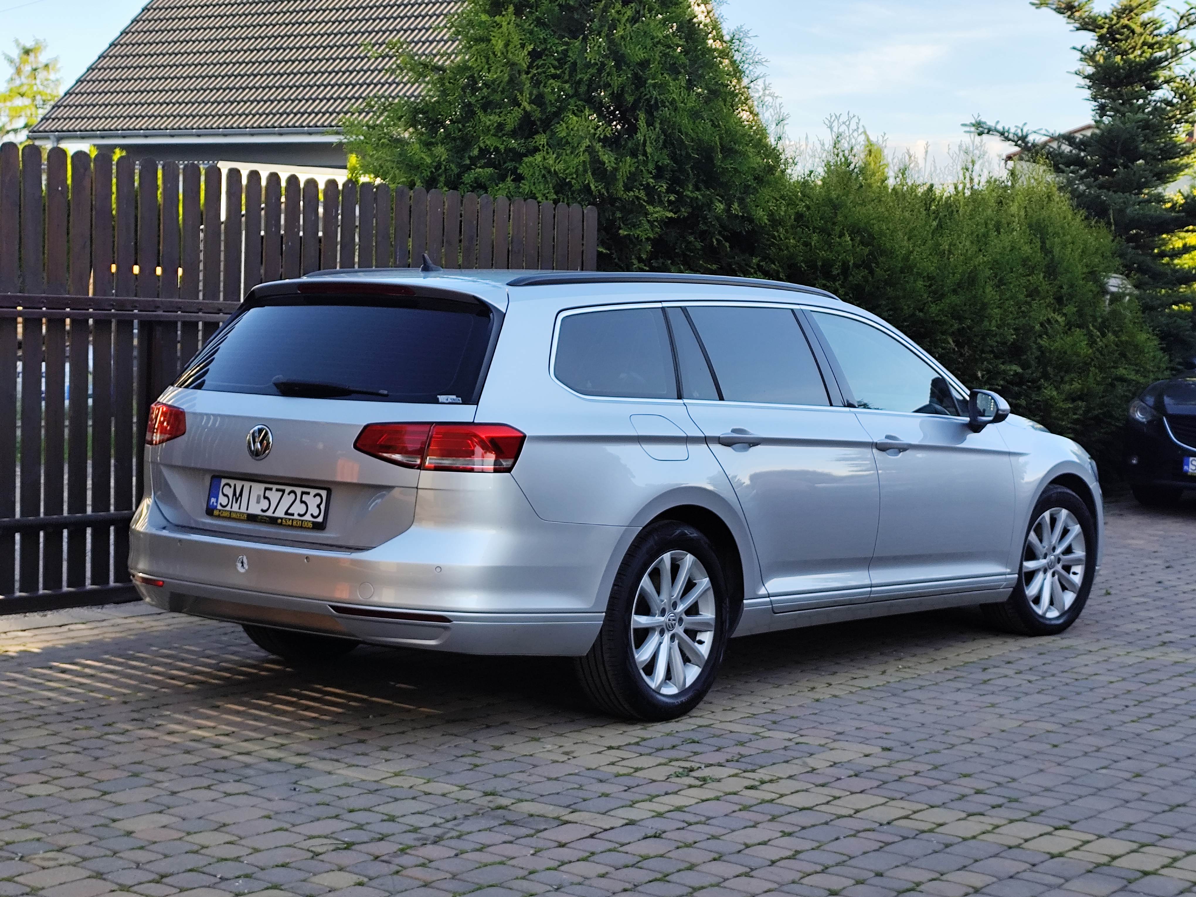 Volkswagen Passat 2.0 TDI COMFORTLINE - zdjęcie 8
