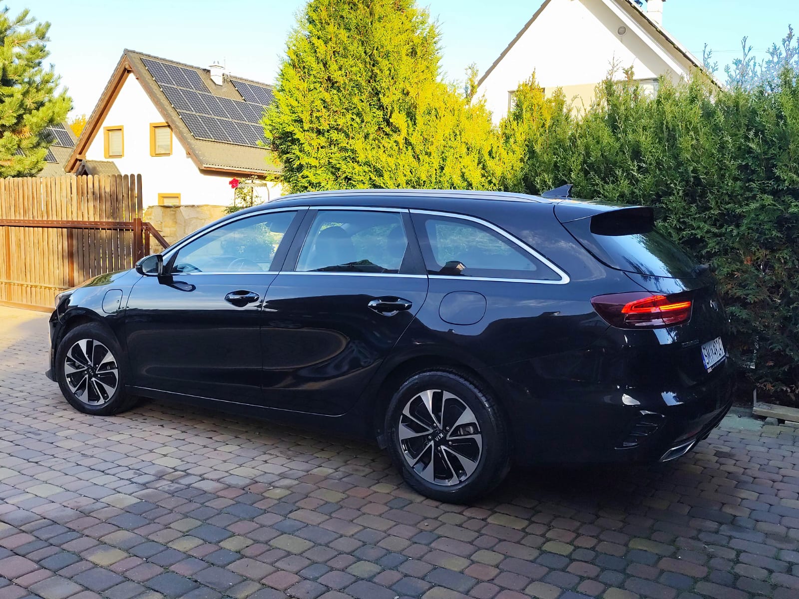 Kia Ceed 1.6 GDI PHEV XL DCT - zdjęcie 2
