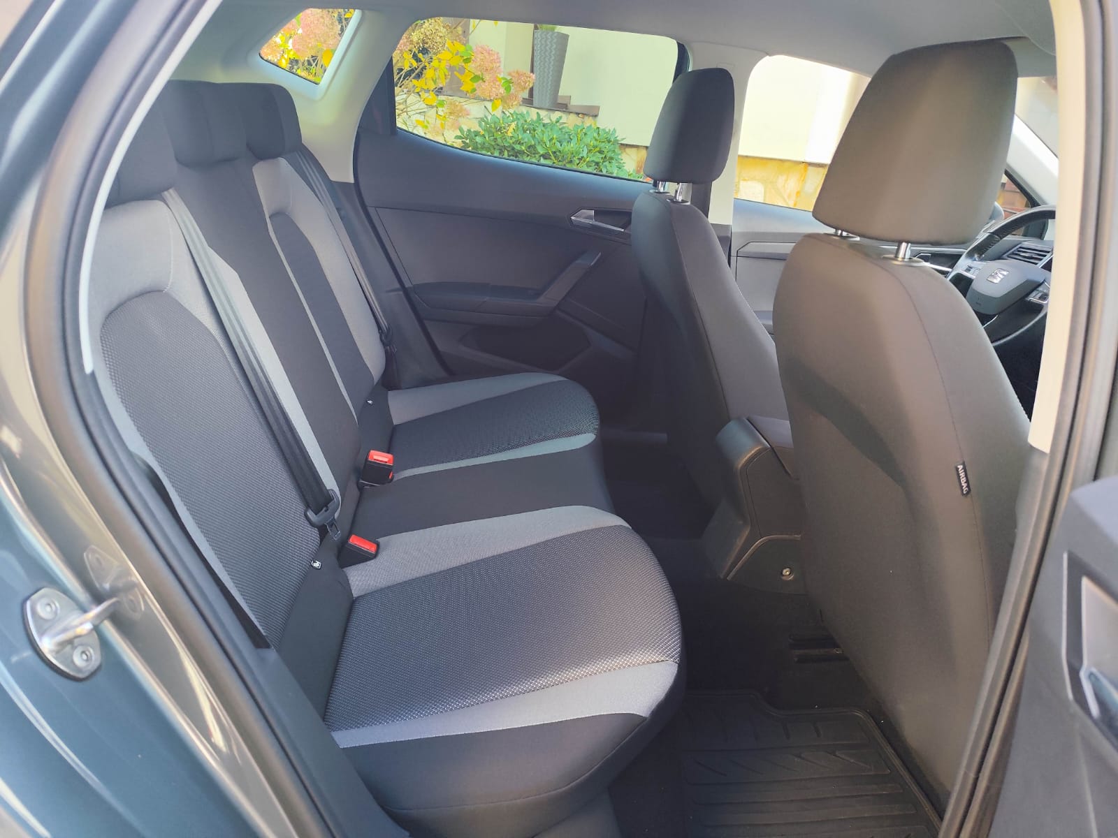 Seat Ibiza 1.0 MPI Style - zdjęcie 30
