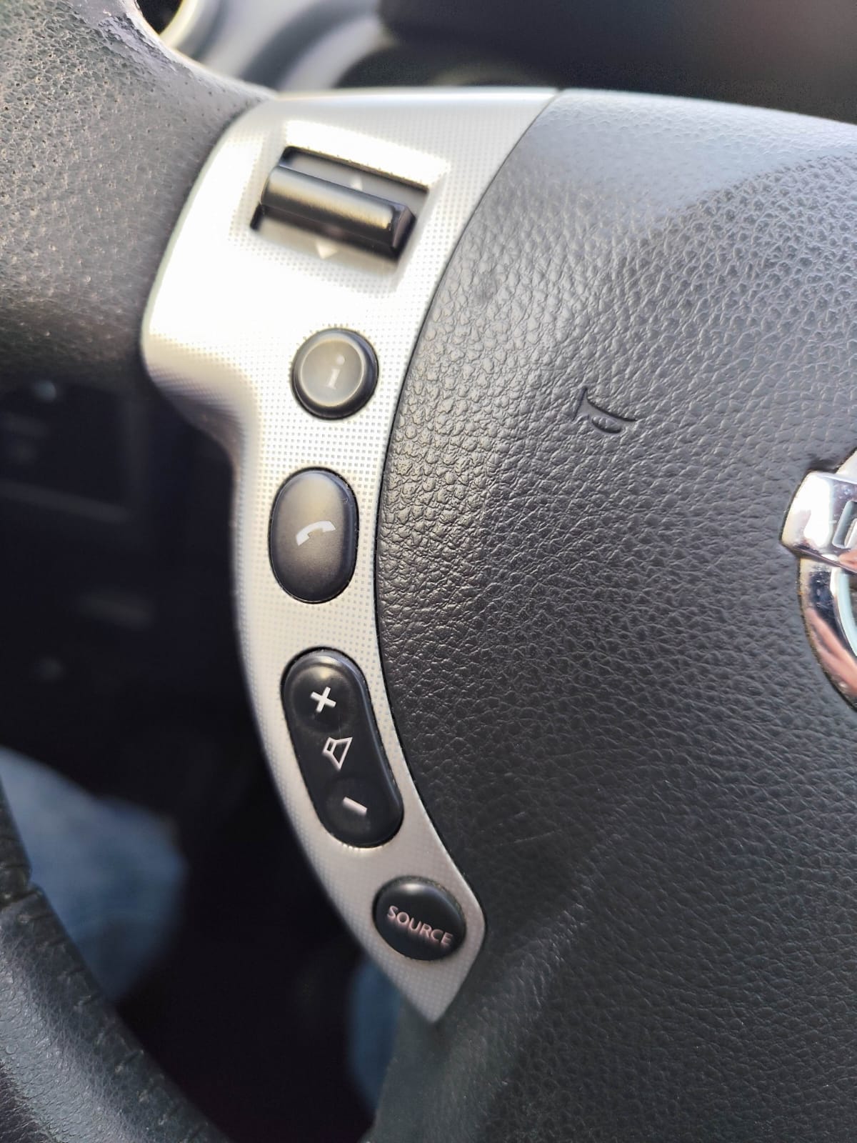 Nissan Qashqai 1.6 Tekna Pack - zdjęcie 10