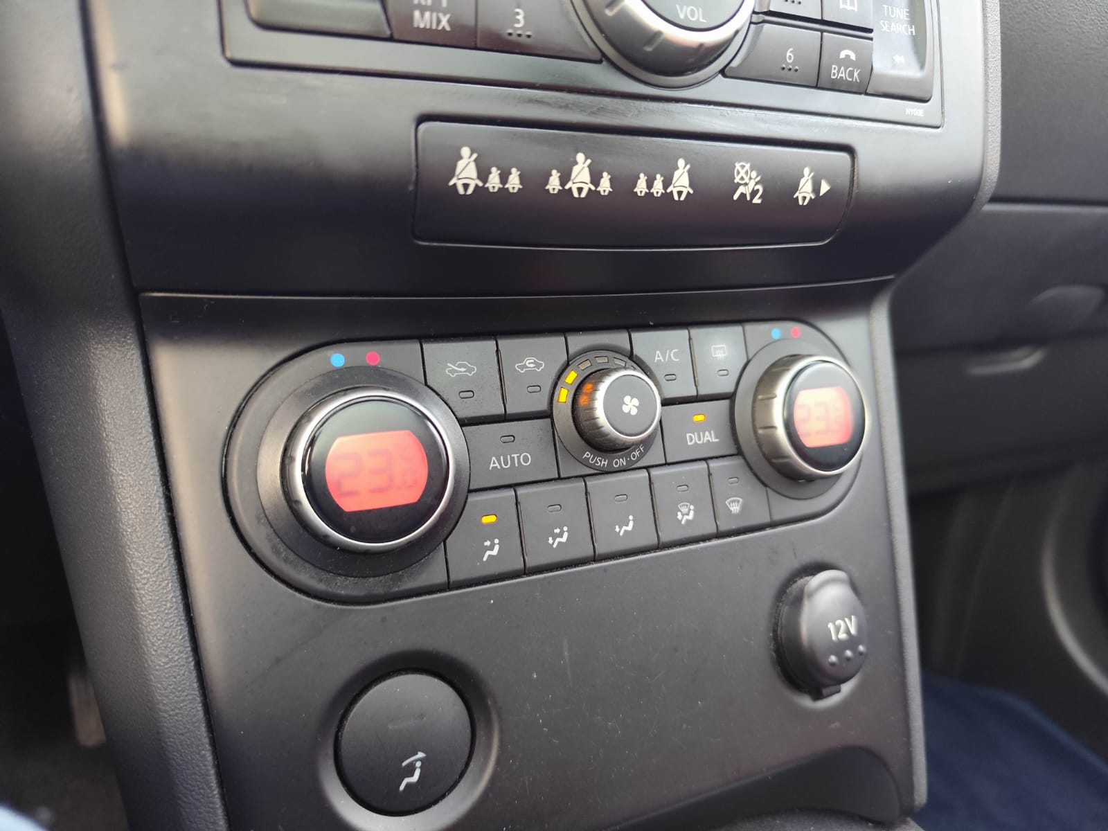 Nissan Qashqai 1.6 Tekna Pack - zdjęcie 19